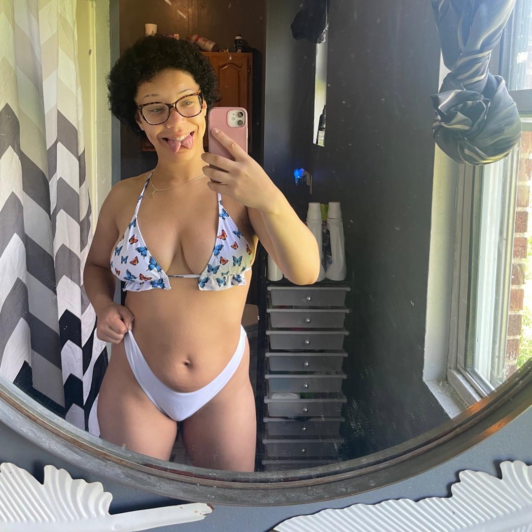 Newest hottest young and sexy with creamie juicy wet pussy available for hook up sex