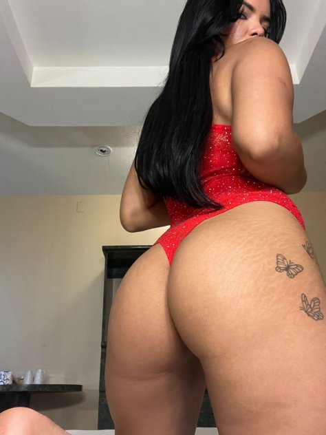 Nueva y Mojadita (754) 610-5394 LLAMAME