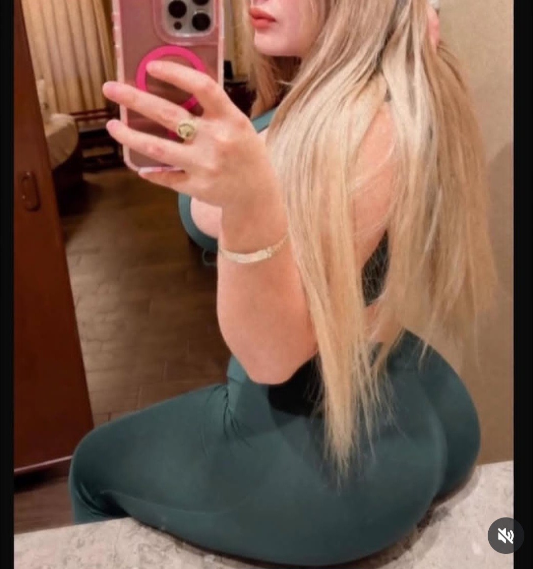 Keyla latina visiting Thousand Oaks