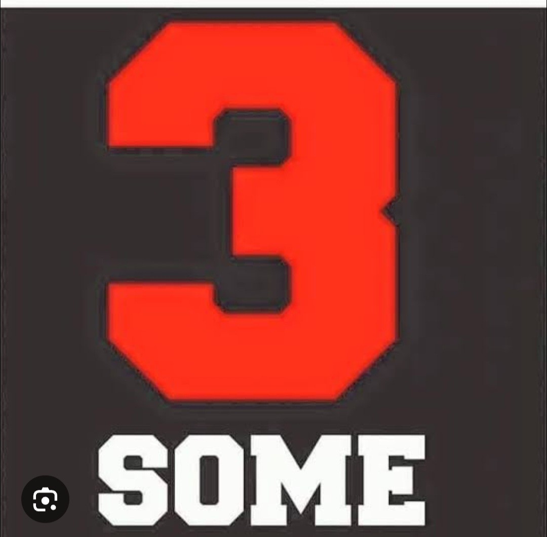 3SOME AVAILABLE **** 2.CHICAS PATA TI