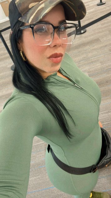 Hola amor soy una chica latina lista para ti sexy girl baby