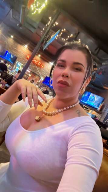Hola amor soy una chica latina lista para ti sexy girl baby