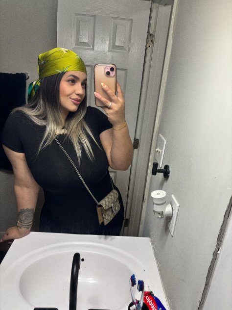 Una chica latina sexy y divertida