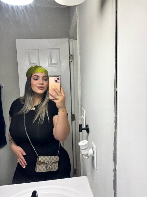 Una chica latina sexy y divertida