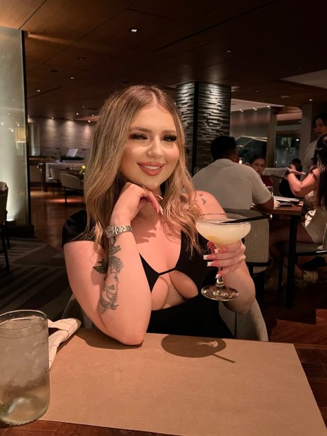 Sexy bombshell