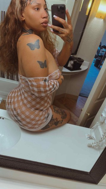 💦All 3⃣holes open throat goat👅🫦 🔥ready to snatch your soul an curl