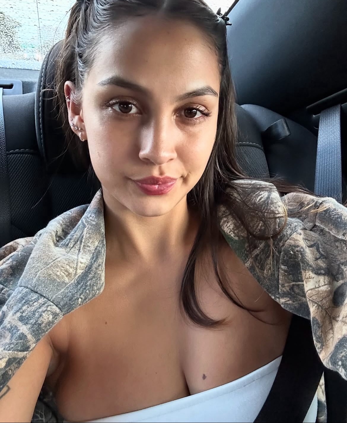 HEY PAPI 😍 WELCOME TO LIZZY’S REALM🥰 WHERE YOU’D FIND TOO MUCH OF PLEASURE 😍😍💦💦