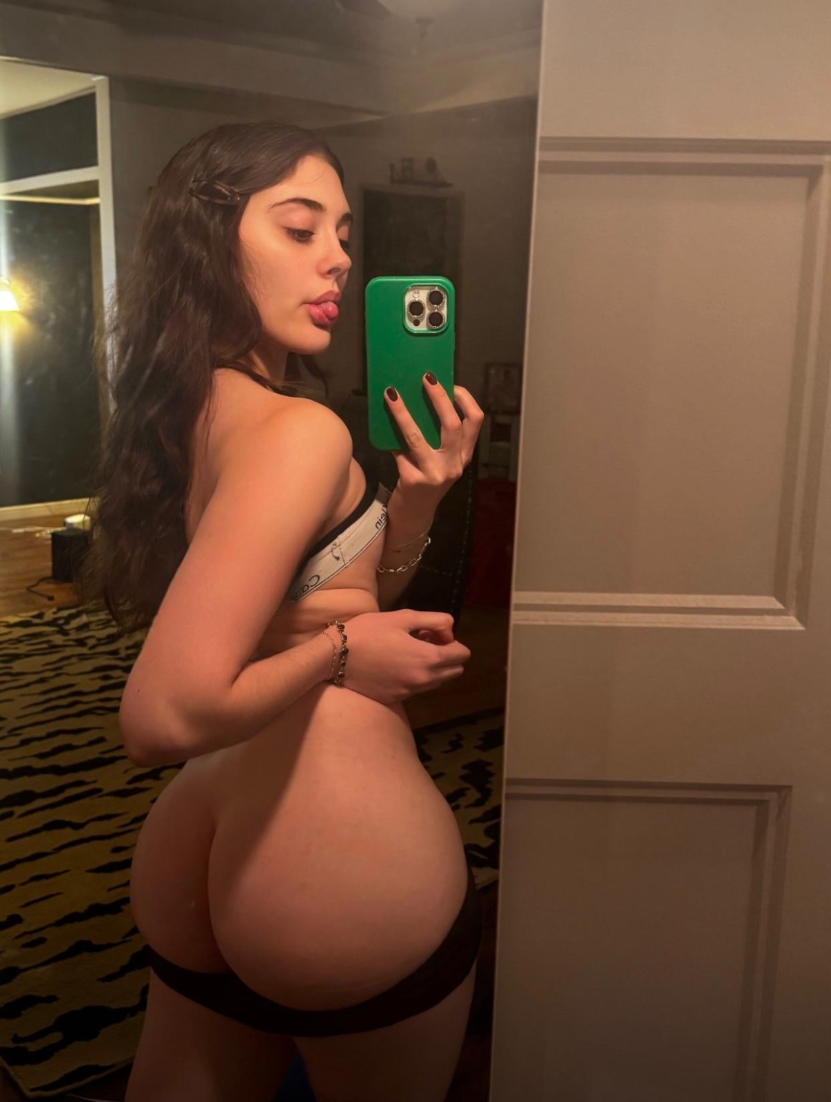 TIGHT VIRGIN PUSSY😈FUCK ALL MY HOLES,💕❤️🤤 MAKE MY PUSSY YOUR SLAVE🍆 STRICTLY PAYMENT IN PERSON