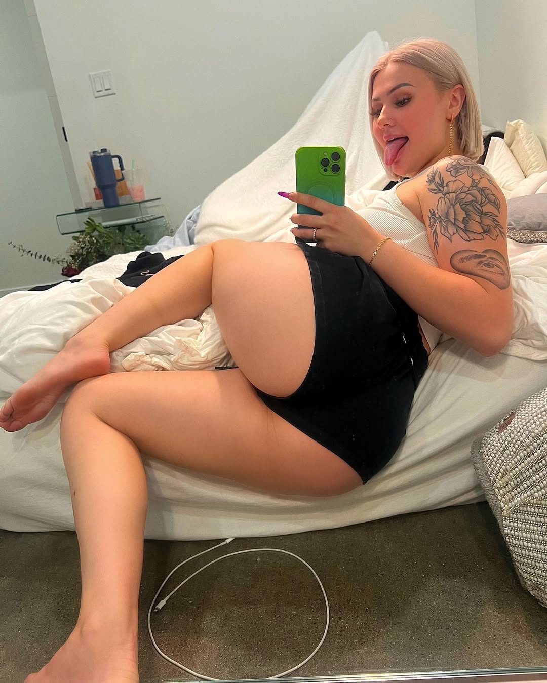 AM AVAILABLE FOR OUTCALL AND INCALL SERVICE 👅🍆💦 where are you located?