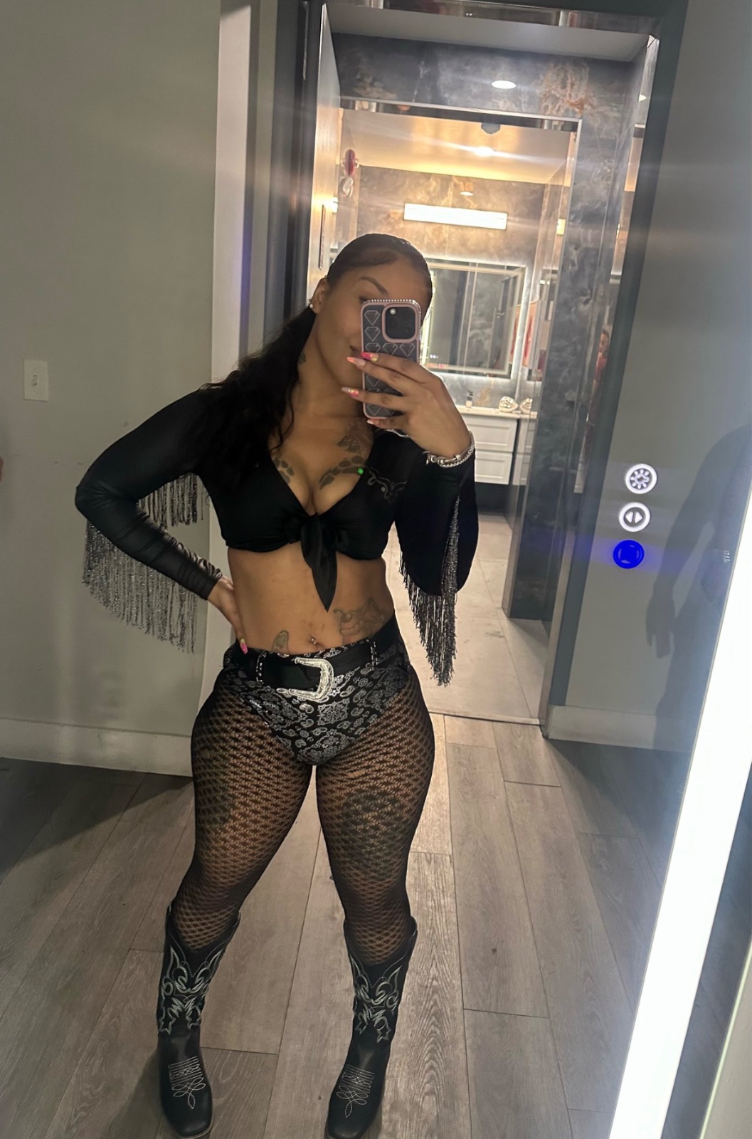 MY WET 💦👅 IS READY TO TAKE IN SOME GOOD HARD COCK THAT WANT SOME JUICES