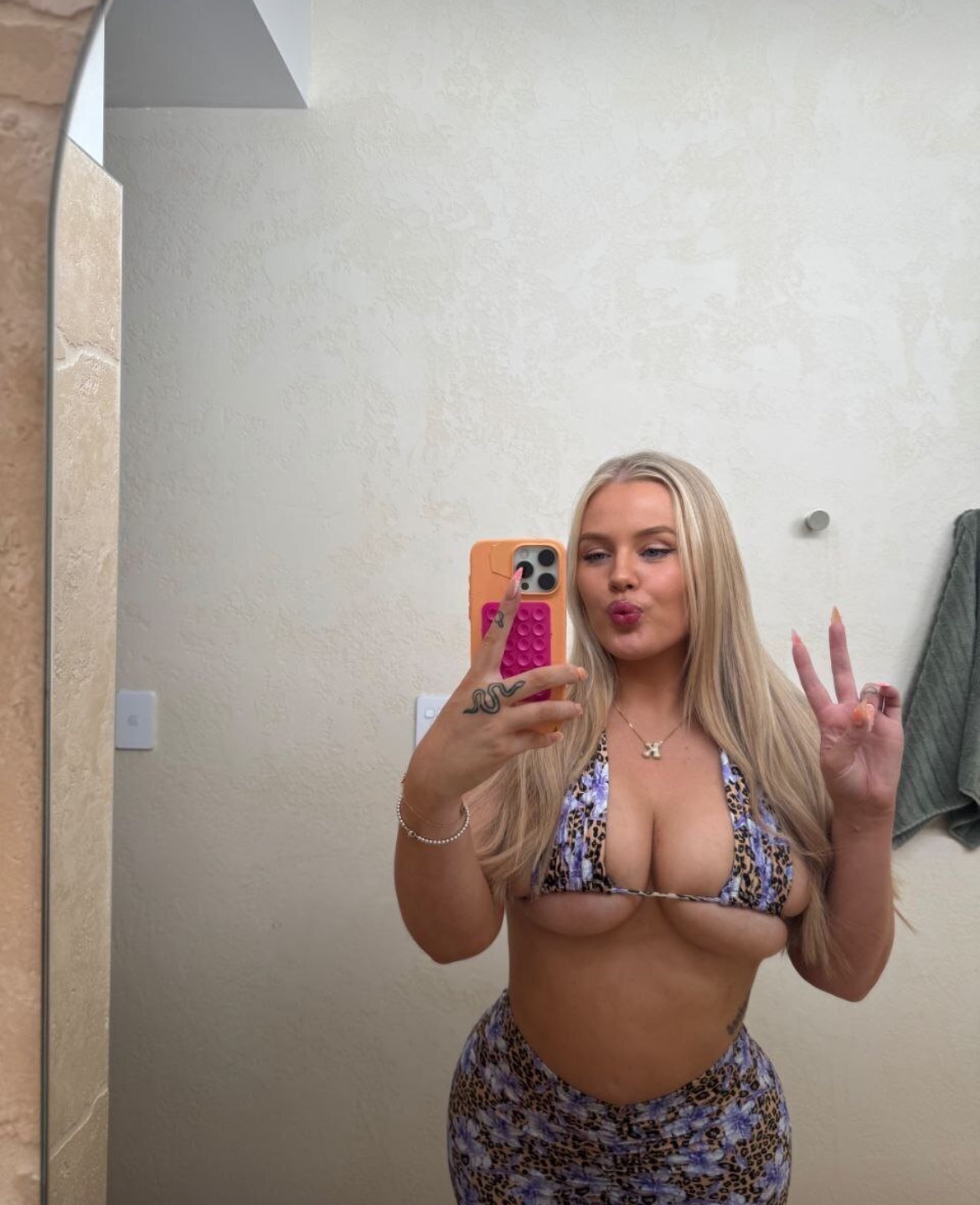 I'M OPEN FOR DISCREET FUN AND SEX 🍑💦🍆🍑 (Contact: +14244489854)