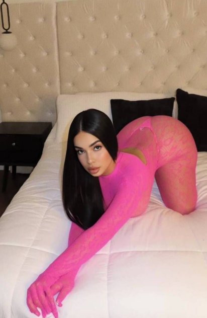 LEAH 100% LATINA Y REAL.