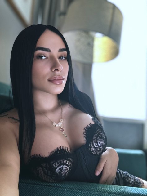 Hola linda chica latina nueva en la ciudad