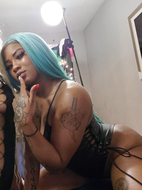 🤭Petite and yummy treat 🍭 craving a naughty fuck buddy 🍒🍆