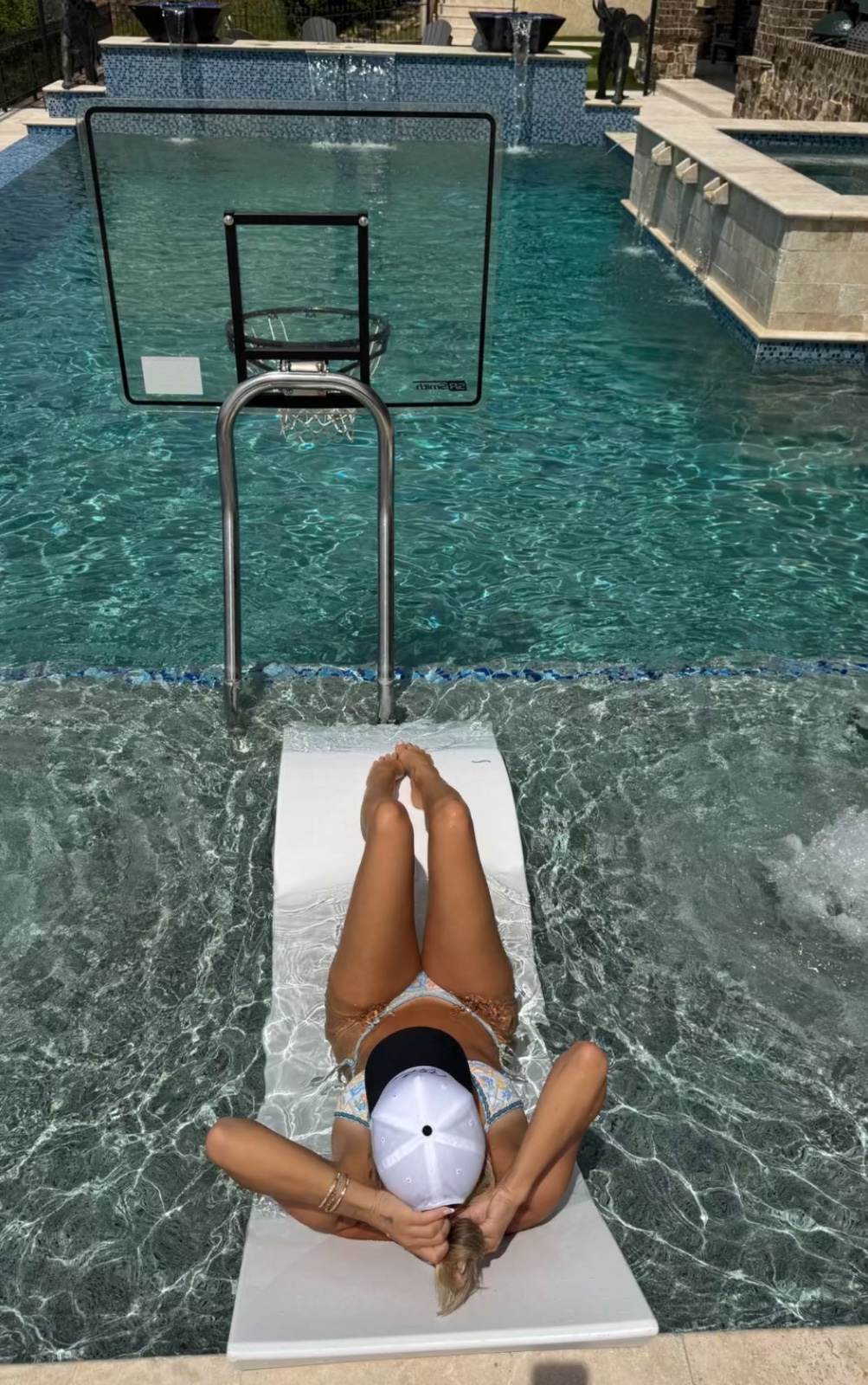 🔥Your petite elegant 😻 Amanda with sexy 🧚🏻‍♀️soft curves that whisper 🫦temptation 💋🌹❤️‍🔥💘