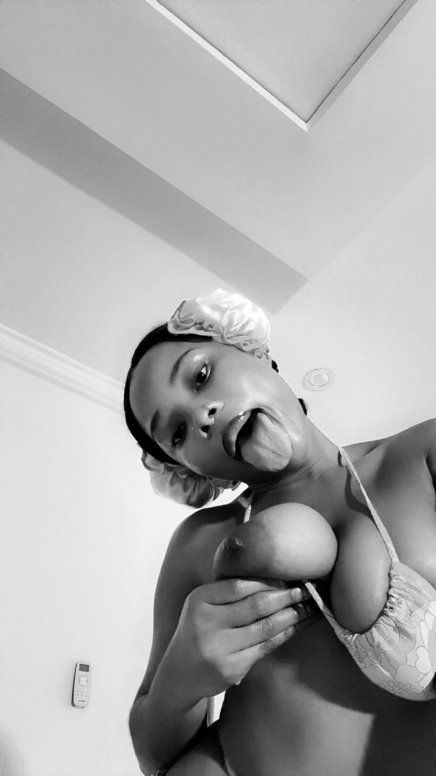 DOWN TO DO WHATEVER!  💦👅👅🍆💋💋🚿