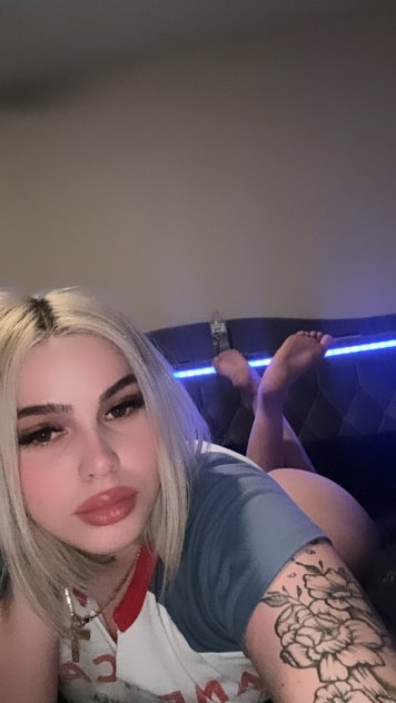 Chica sexy Latina disponible para complacerte 305-546-4063