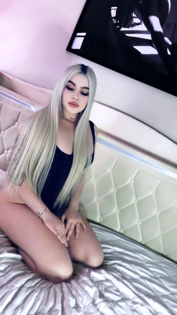 Chica sexy Latina disponible para complacerte 305-546-4063