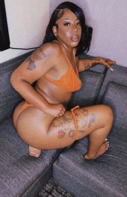 Fine thick shii ready to be fucked 💦😻 cozy warm & wett 💦💦💦💦