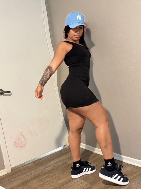 Cuban girl new in the city big booty