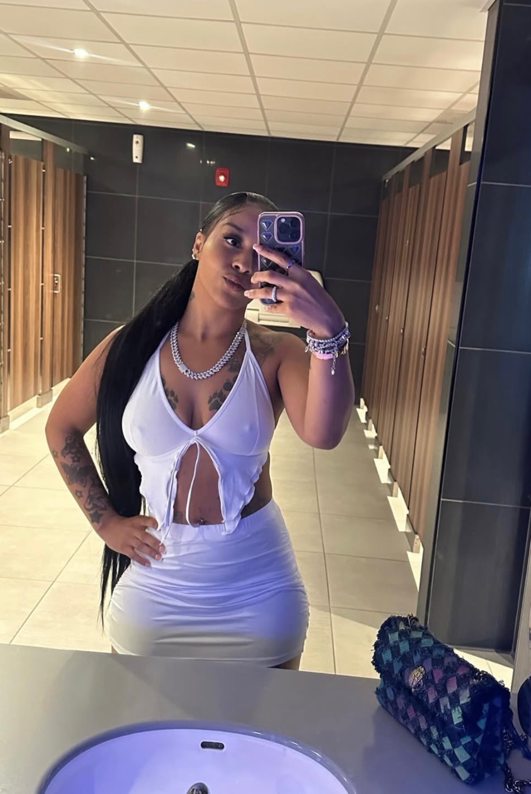 MY WET 💦👅 IS READY TO TAKE IN SOME GOOD HARD COCK THAT WANT SOME JUICES