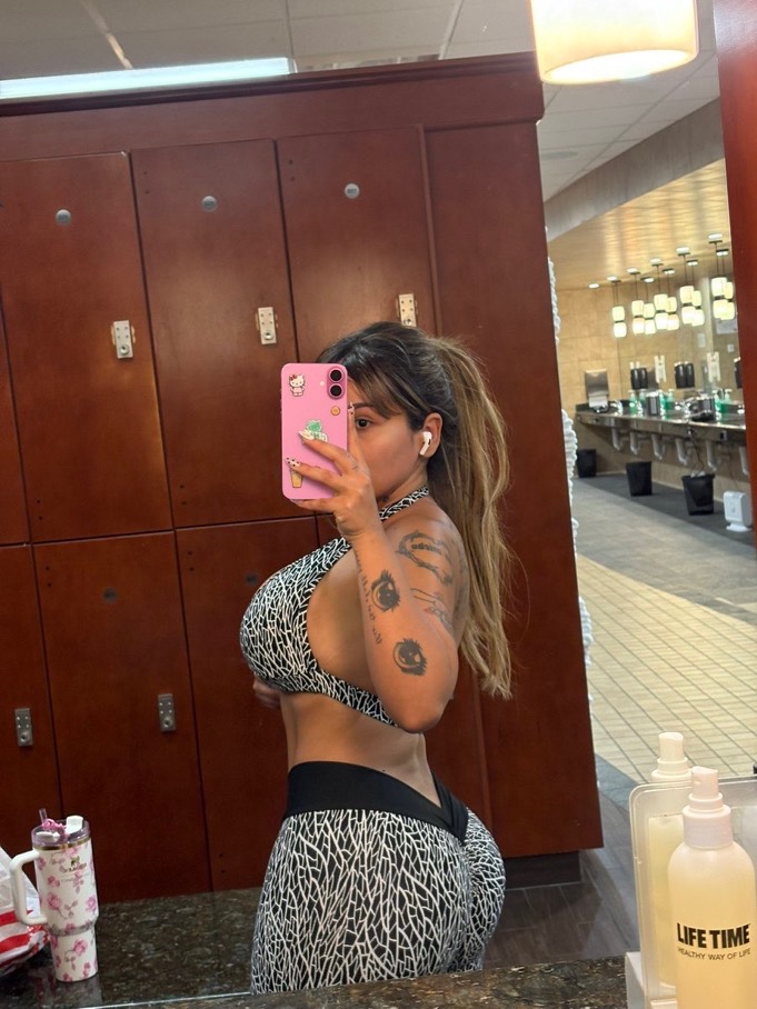 I offer sex, nudes and naughty FaceTime at nice rates…
