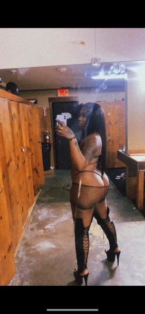 PRETTY FACE WITH A PHAT 🍑