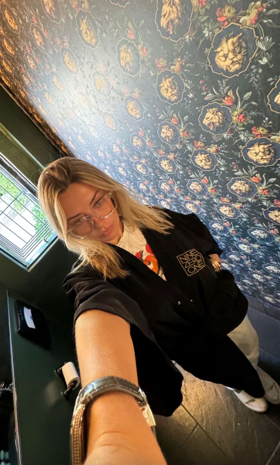 💫 Meet Amanda 😘 petite, elegant & unforgettable 💎 With curves that tease 🌹 lips that tempt 💋