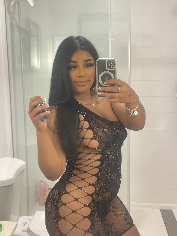 Exotic Bombshell Ready To Please You