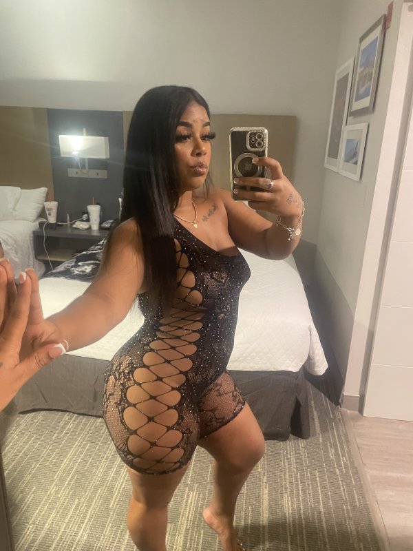 Exotic Bombshell Ready To Please You