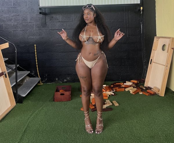 UPSCALE BADDIE