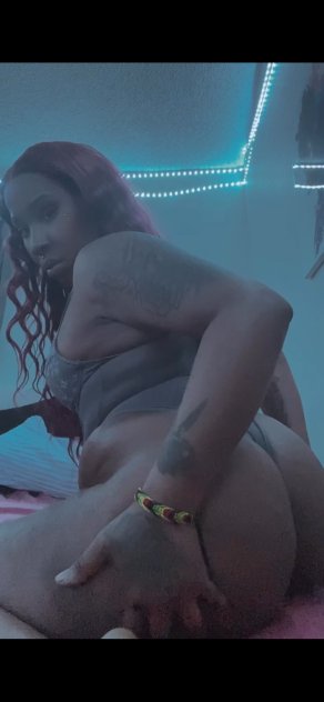 PRETTY FACE WITH A PHAT 🍑