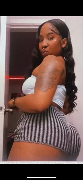 PRETTY FACE WITH A PHAT 🍑