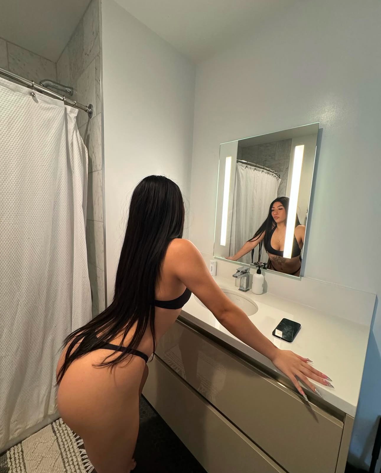 I’ll satisfy you with my full service such as anal, creamy pie, blowjob, oral, bareback, doggystyle,