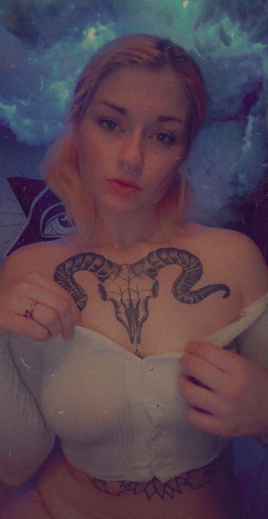 ONLY CASH ACCEPTABLE 😍 HORNY AND READY TO FUCK