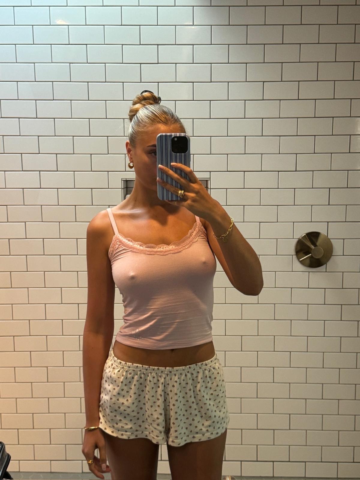 I'm available 24/7 incall/outcall and car sex 🍑💦 💦
