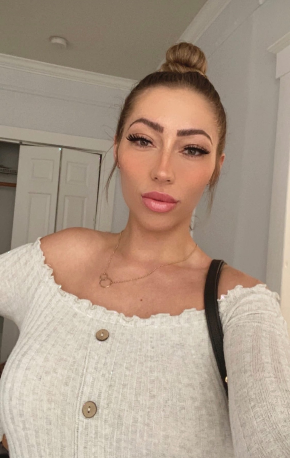 I’m only interested in a serious relationship with a mature man, I don’t take money for sex, no game