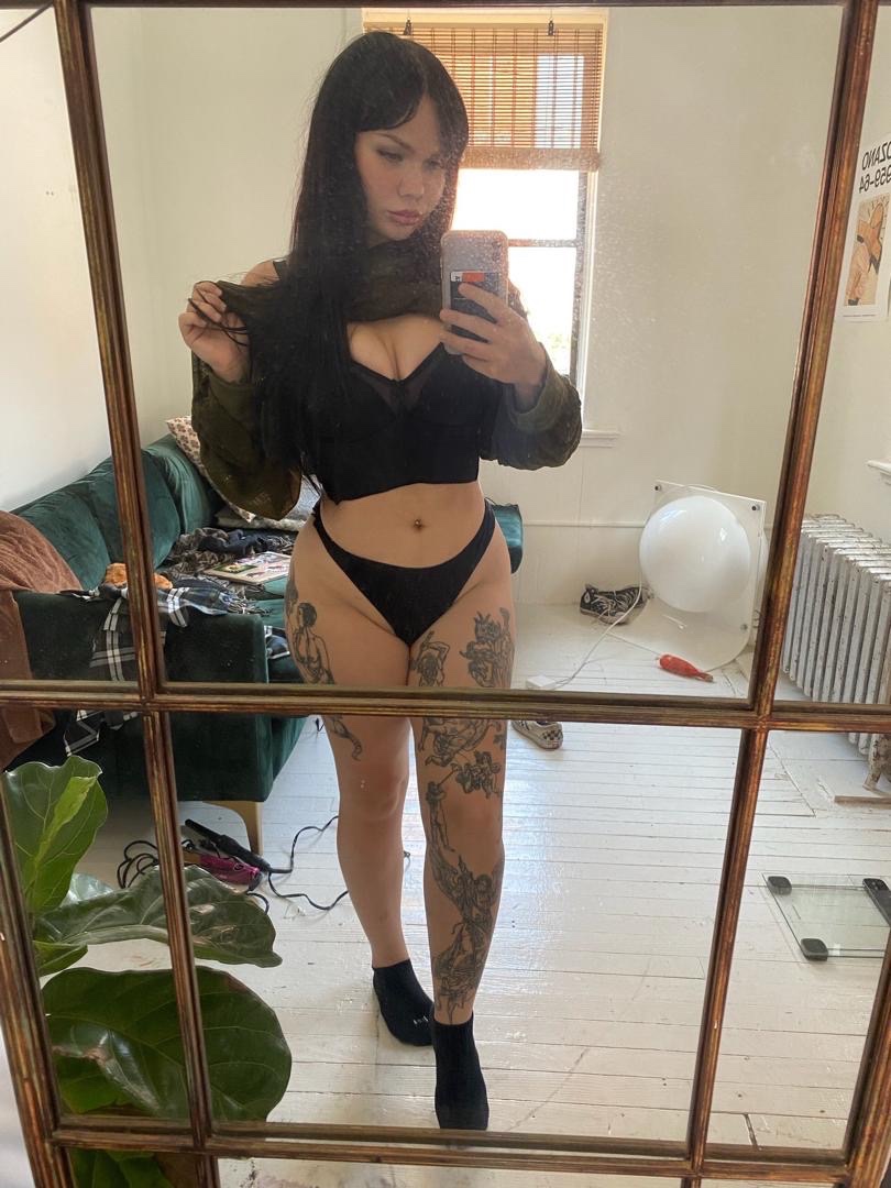 I'm available 24/7 incall/outcall and car sex 🍑💦