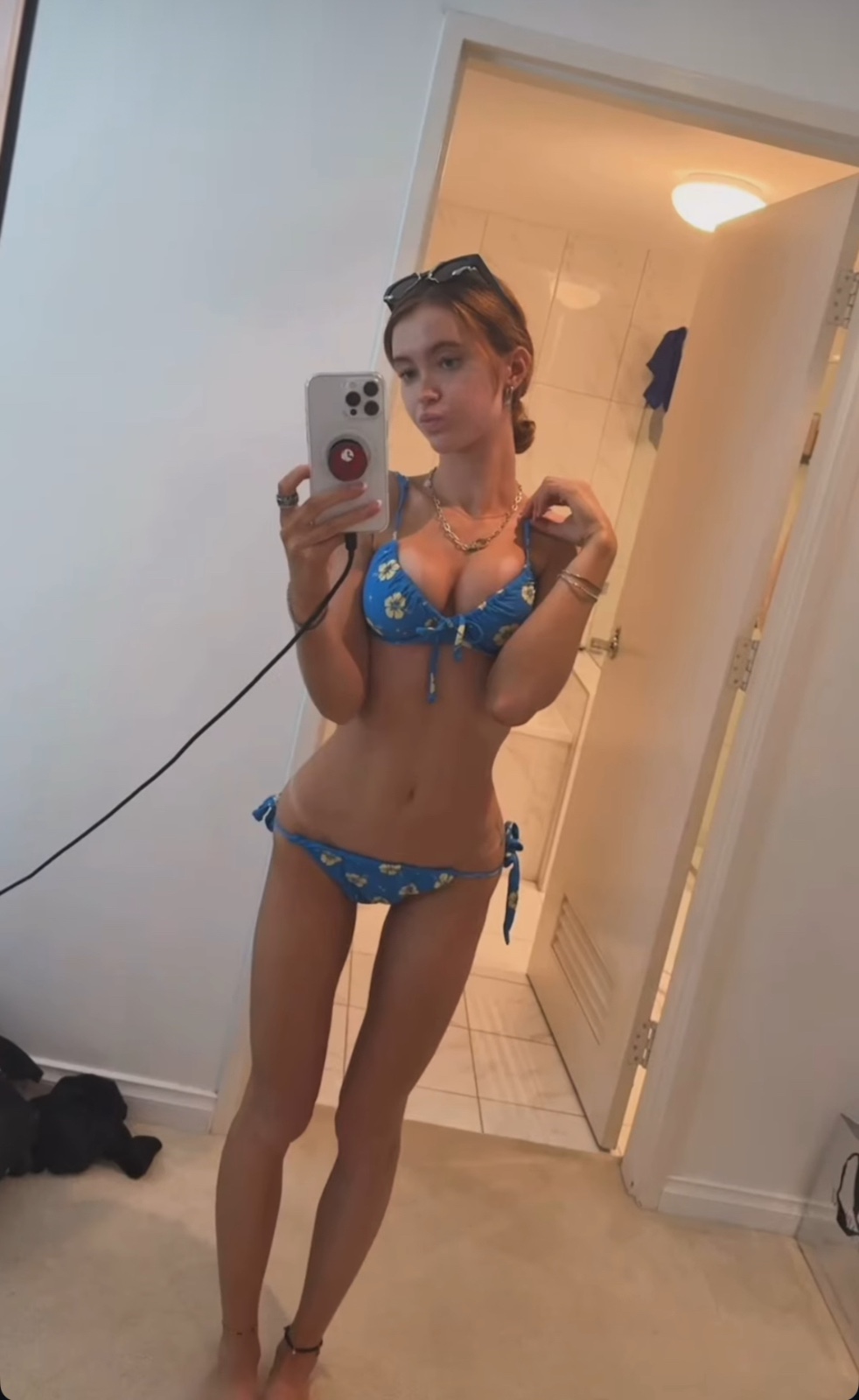 💋 Meet Zoey — Your Ultimate Pleasure 💋