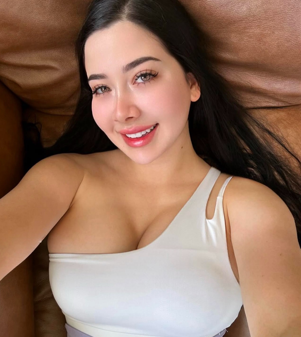 Hi👋 I’m Charlotte and I’m available 24/7 for hookup and fun