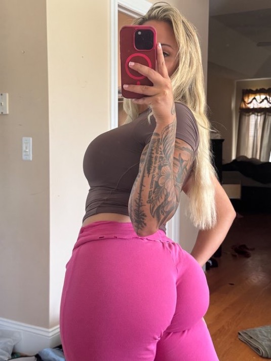 I’m available for hookup, it’s your girl rose bby text me if you’re ready