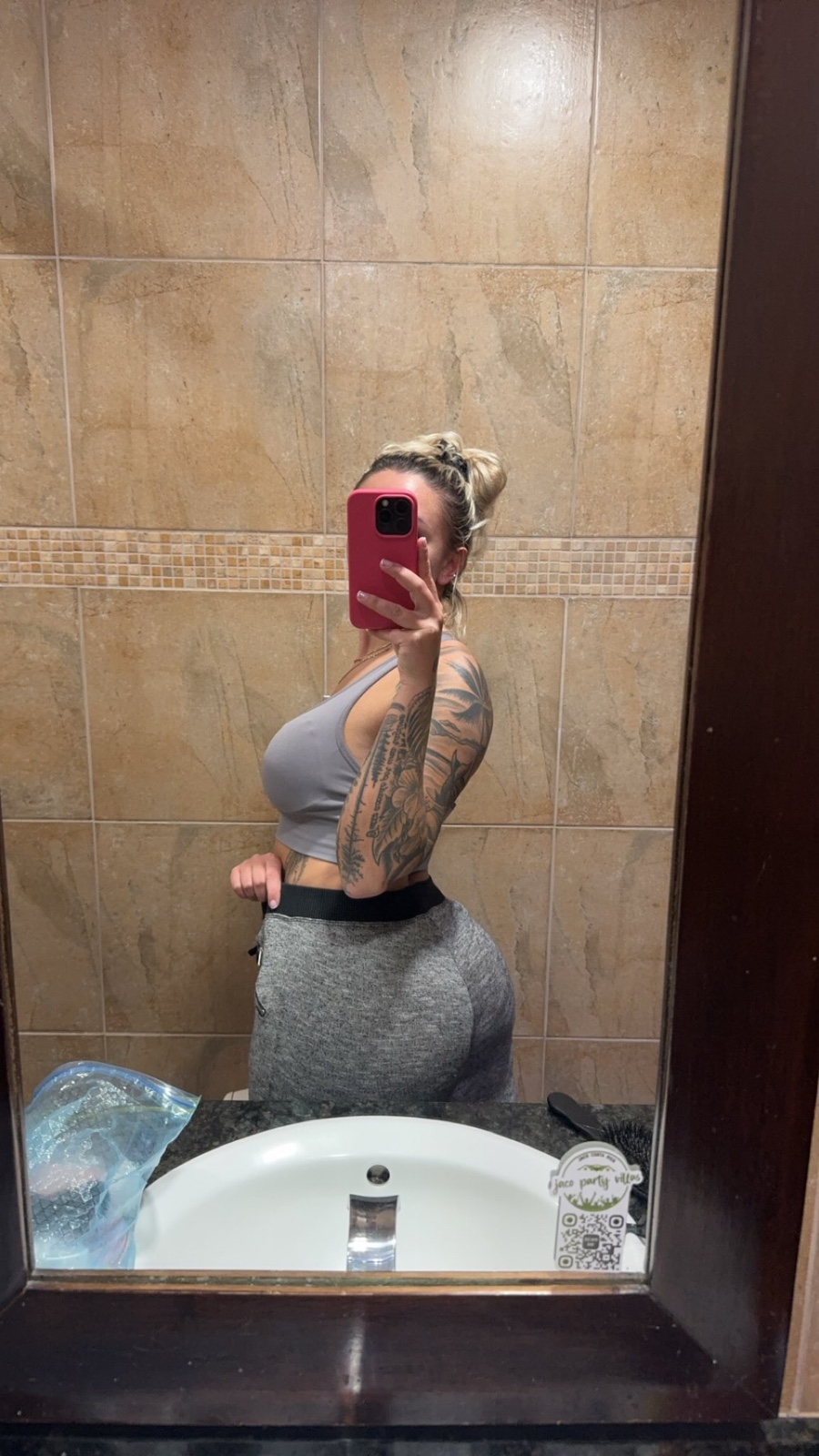 I’m available for hookup, it’s your girl rose bby text me if you’re ready