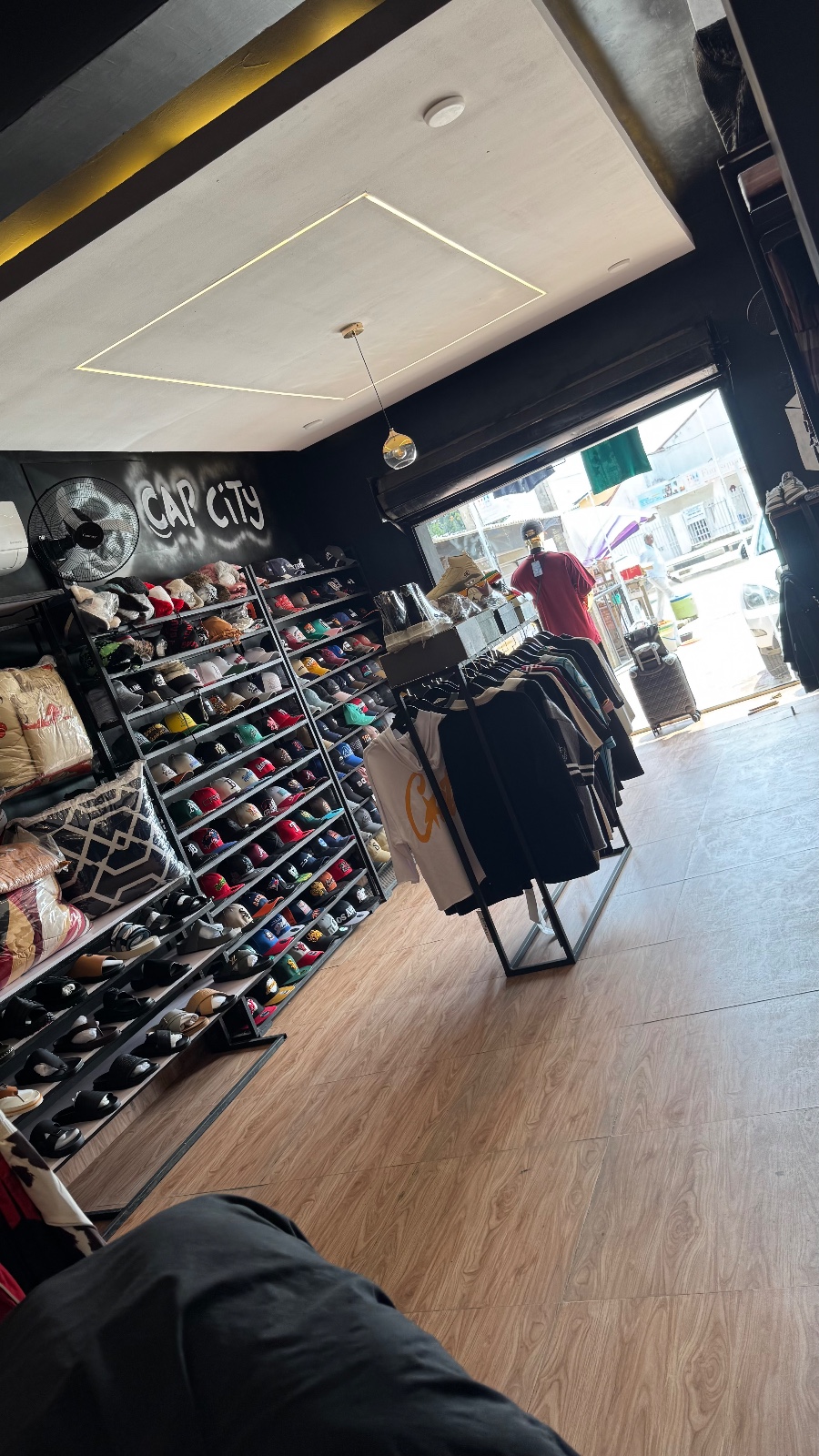 💫 Meet Amanda 😘 petite, elegant & unforgettable 💎 With curves that tease 🌹 lips that tempt 💋