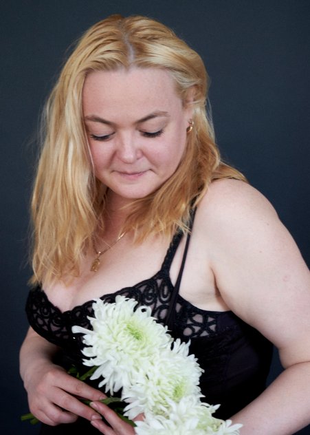 Busty dd curvy treat