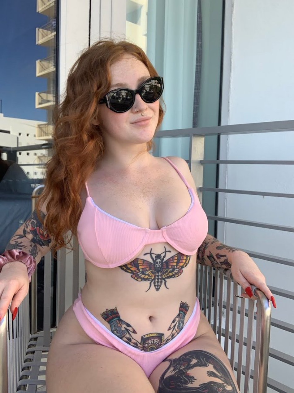 MY WET 💦👅 IS READY TO TAKE IN SOME GOOD HARD COCK THAT WANT SOME JUICES