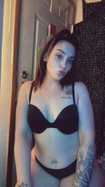 Hola soy yo estoy disponible para ti llamame soy una chica sexy lista