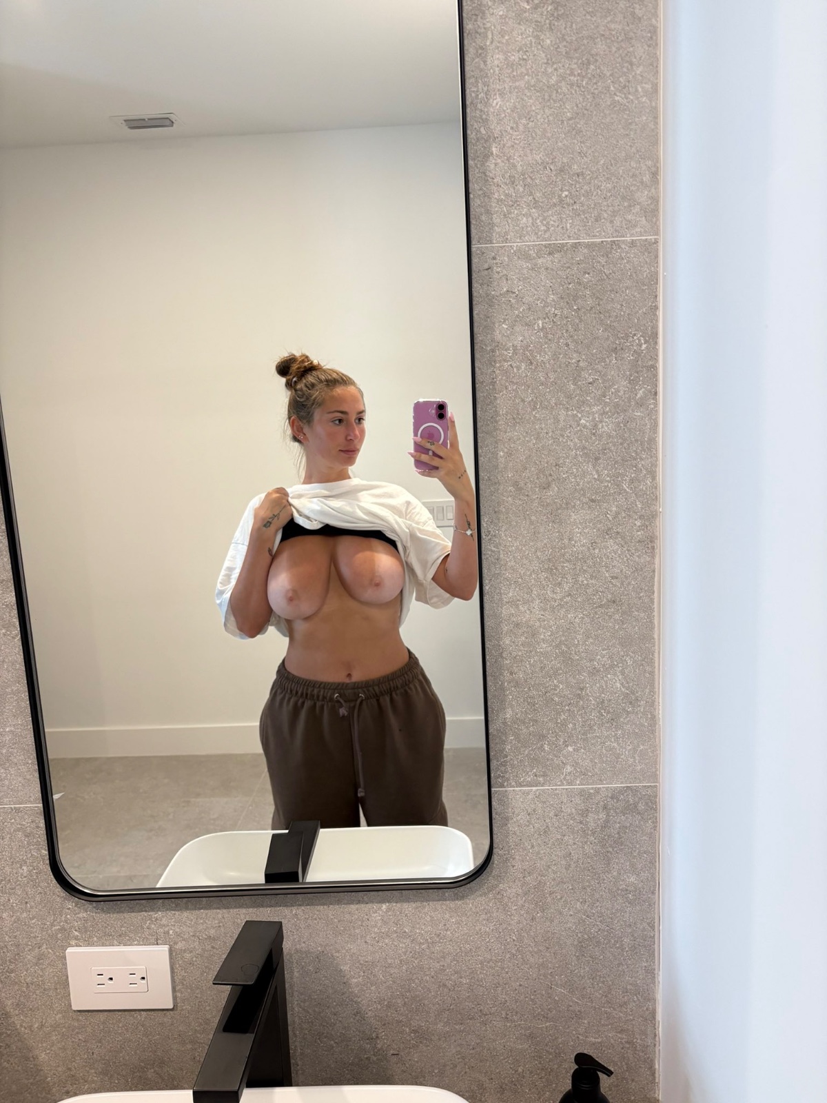 I’m ready🍓🍓🍓...Available all day and night🥰,I got a sexy huge tit and a nice ass entitled nice