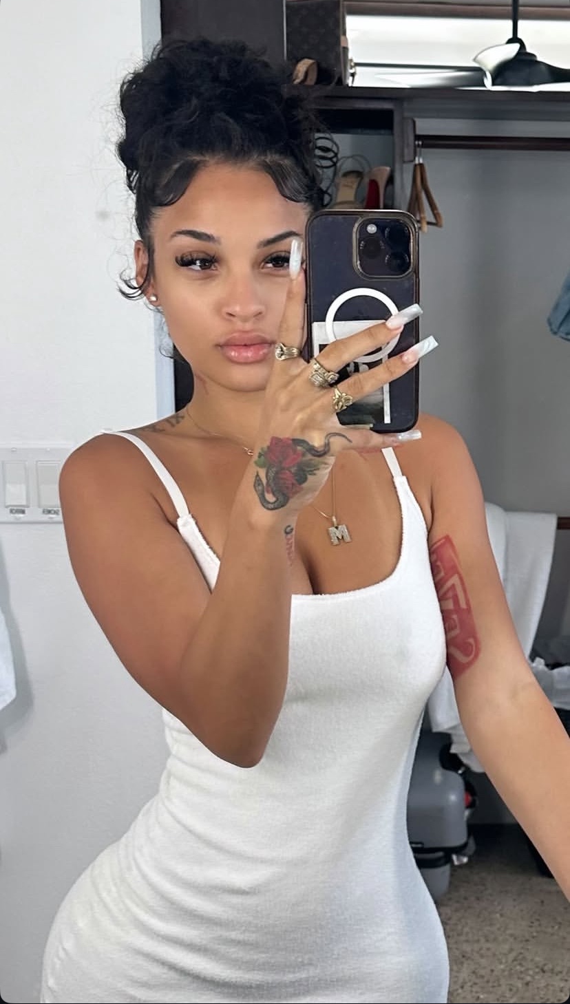 LOOKING🍭4🍬D🍦SWEETEST🍼MILKY💦JUICY🌧WET🍇**🍓SEND A DM