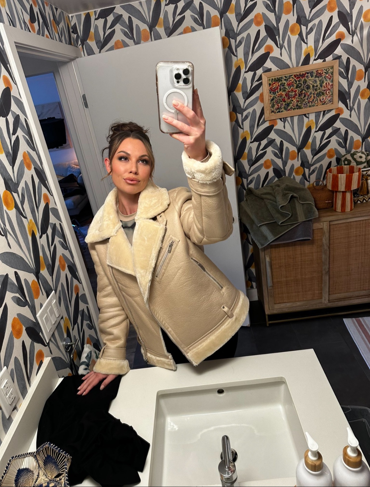 Discreet, confident, and full of charm.😍🧚‍♀️