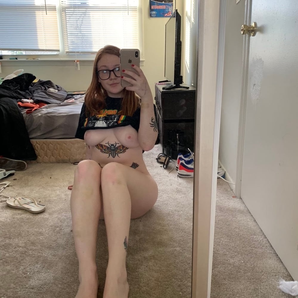 MY WET 💦👅 IS READY TO TAKE IN SOME GOOD HARD COCK THAT WANT SOME JUICES